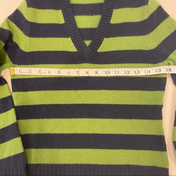 J. CREW Green & Navy V-neck Sweater - Picture 6 of 9